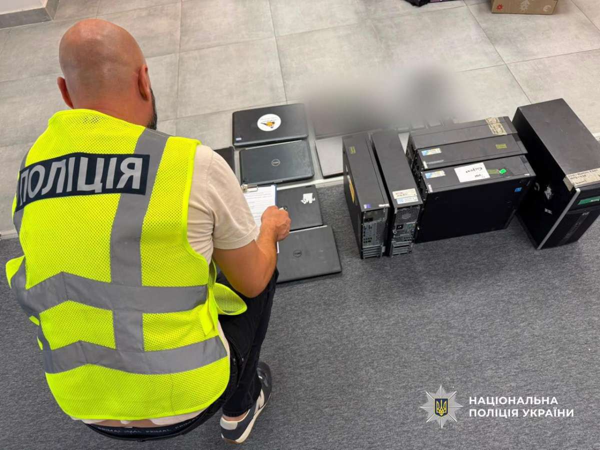 Una operación de la policía ucraniana clausura un centenar de call centers fraudulentos